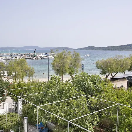 Zoralis A Konukevi 3*